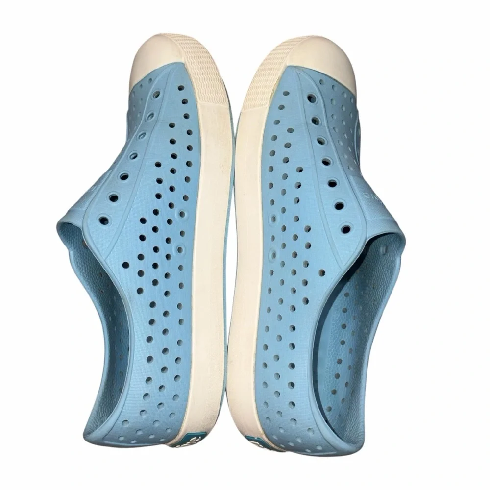 Native Jefferson Blue Kids Slip On Water Shoes Sneakers Kids size 4